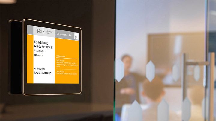 Digitale Türschilder mit direkter Kalenderanbindung machen die Raumbeschriftung im Finanzsektor so einfach wie nie