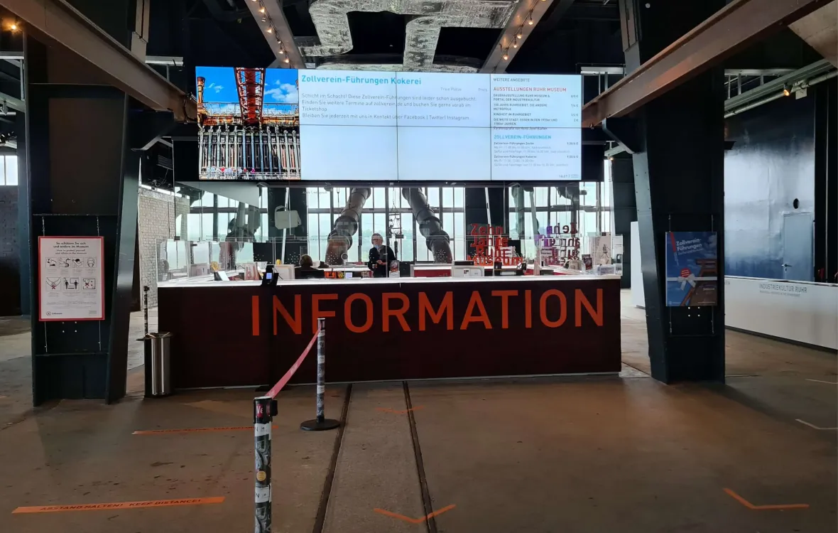 Digitales schwarzes Brett in der Besucherzentrum Ruhr Museum Zeche Zollverein