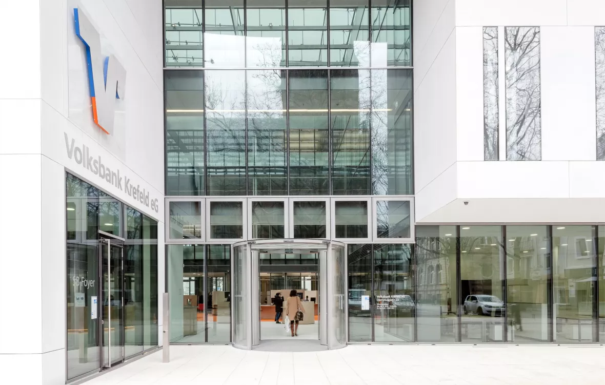Eingangsbereich der Volksbank Krefeld
