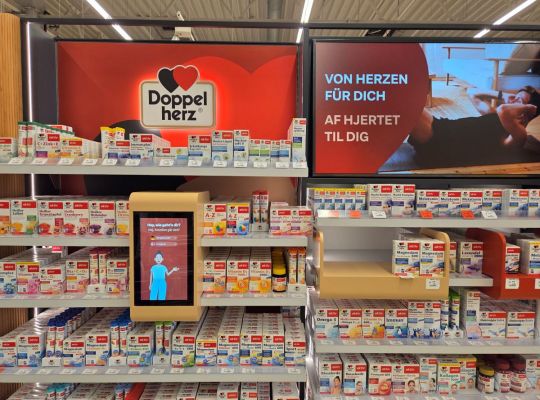 Werbedisplays am Pos mit Video