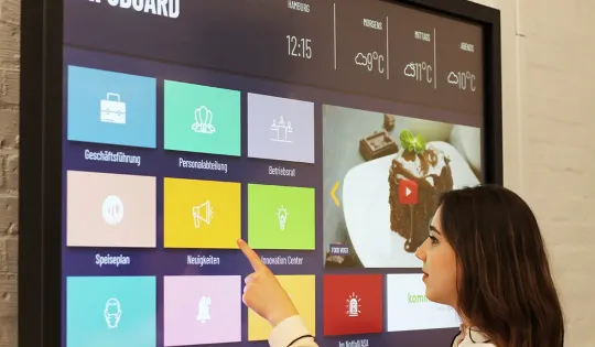 Ein Digitales Infoboard informiert Ihre Gäste und Team