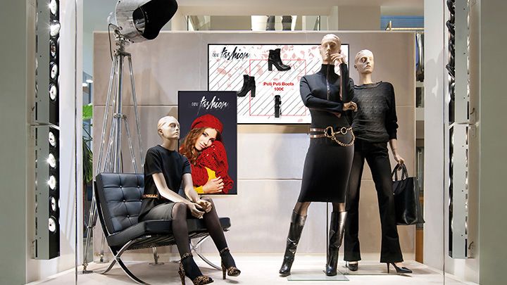 Digitale Werbedisplays im Schaufenster