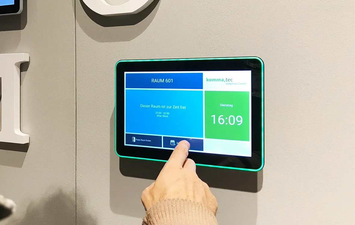 Grüne Hintergrundbeleuchtung signalisiert einen freien Raum