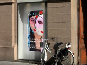 Werbung auf Schaufenster Displays wirkt
