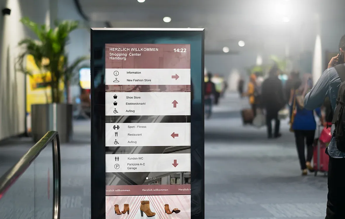 Digitale Wegeleitsysteme in einem Einkaufszentrum