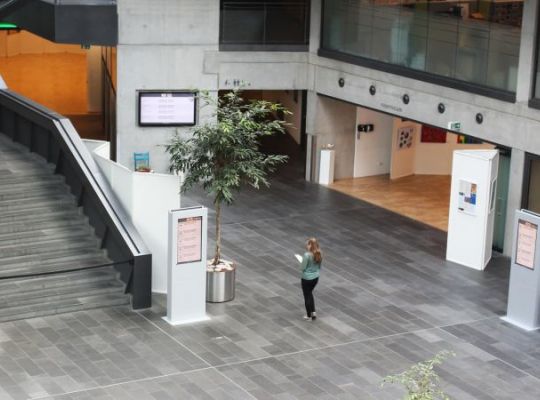 Digitales Wegeleitsystem für ein Kongresszentrum