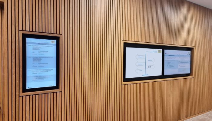 Digitale Infoboards im Gericht Infoboards und Wegeleitsystem im Gerichtsgebäude