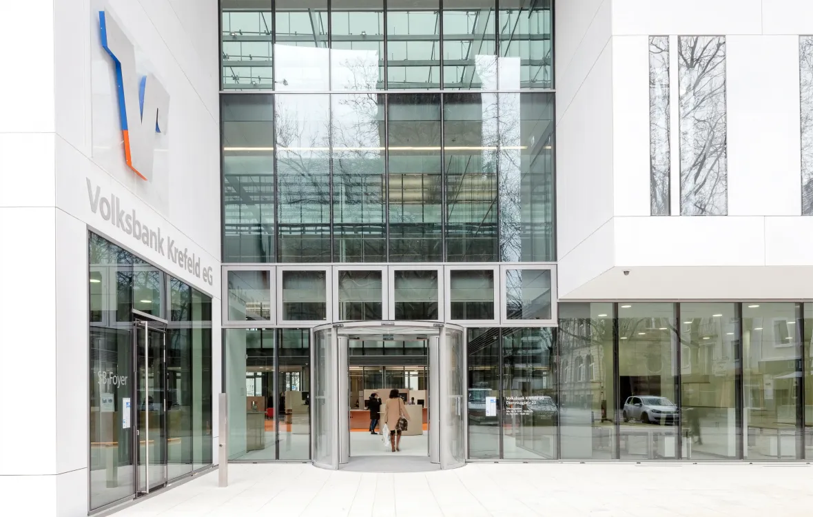 Eingangsbereich der Volksbank Krefeld