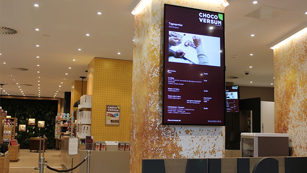 Digital Signage Display im Chocoversum – Moderne Informationstechnik