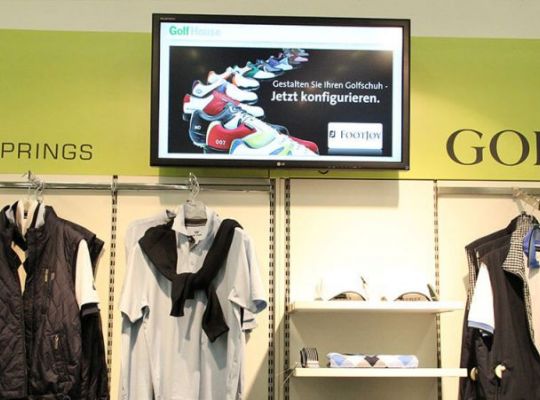 Werbedisplay im Produktbereich vom Einzelhandel