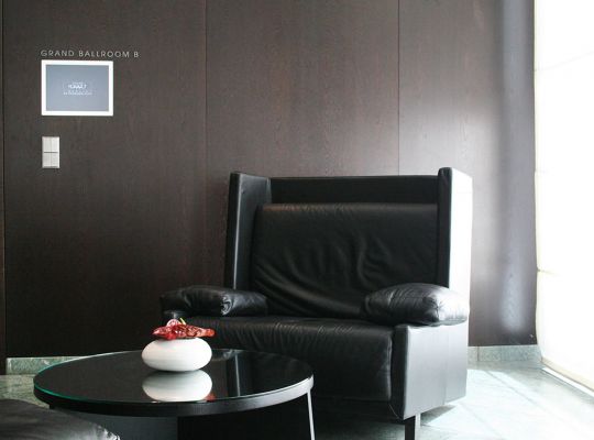 Elektronische Raumbeschriftung im Hotel Grand Hyatt Berlin