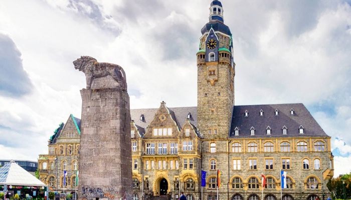 Digital Display Lösungen im öffentlichen Sektor: Aufrufsysteme, Wegeleitsysteme, Digitale Infoboard und Digitale Türschilder