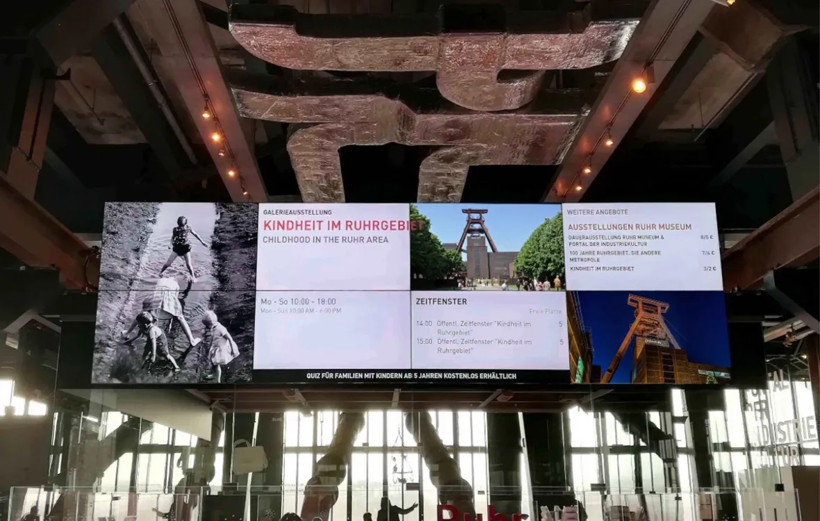Digitales schwarzes Brett in der Besucherzentrum Ruhr Museum Zeche Zollverein