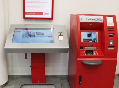 Immobilien suchen per Touch-Terminal in der Sparkasse