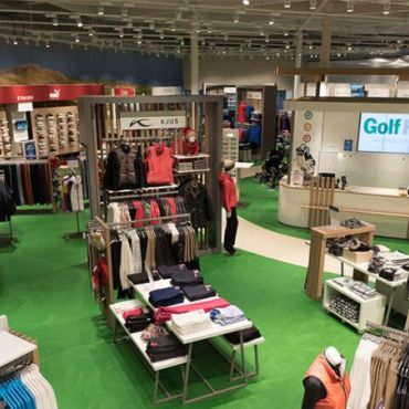 Videowall, Werbedisplays und Empfangsmonitore beim Golf House