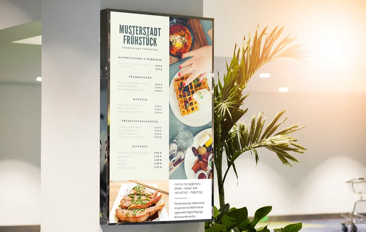 Ein digitaler Menübildschirm in einem modernen Innenbereich, der das Frühstücksangebot eines Restaurants mit Preisen anzeigt.