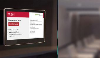 Digitale Türschilder von komma,tec redaction GmbH