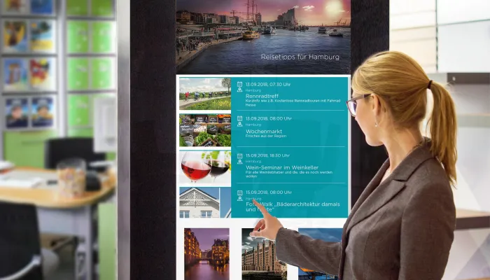 Werbedisplays am Point of Sale für Reisetipps in Hamburg