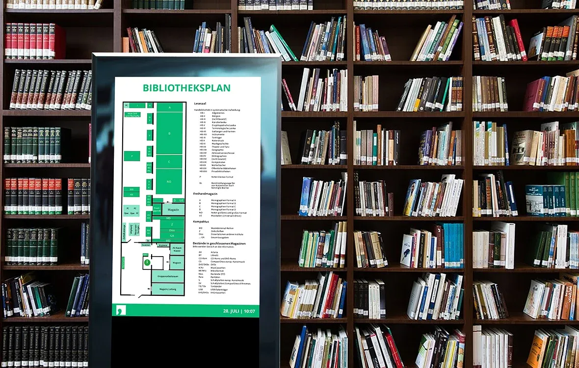 Besucherorientierungs-Display in einer Bibliothek