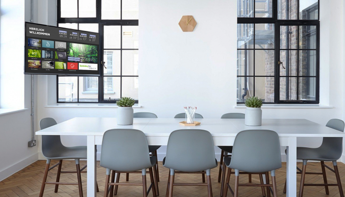 Ein Digitales Infoboard von komma,tec redaction Ein Digitales Infoboard von komma,tec redaction