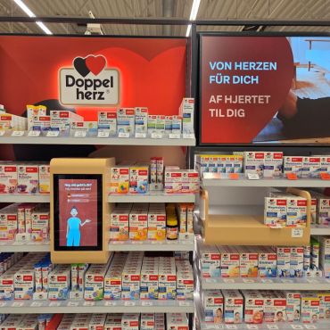 Werbedisplays am Pos mit Video