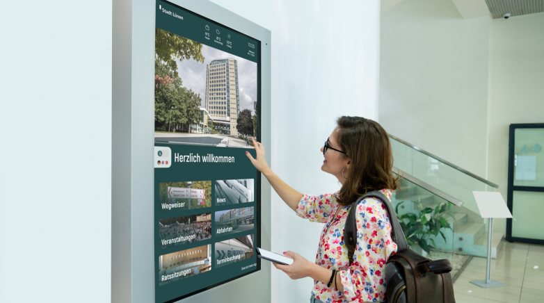 Digitale Infostelen für Außen & Innen