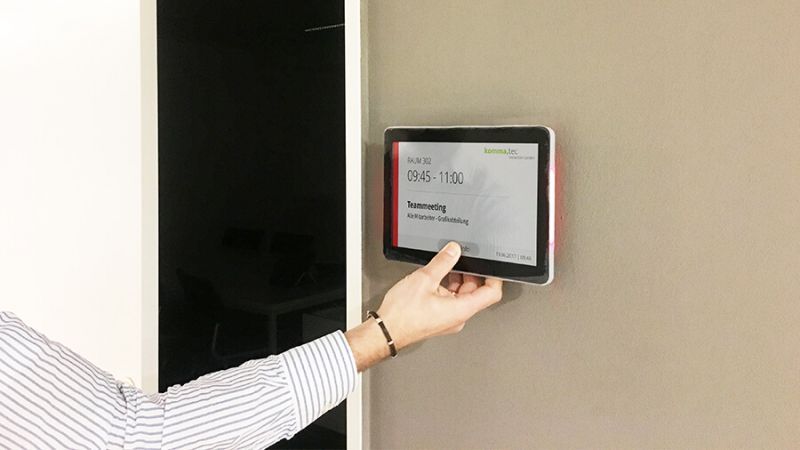 Elektronische Türbeschilderung minimiert den Aufwand bei der Raumbeschriftung. elektronische beschilderung