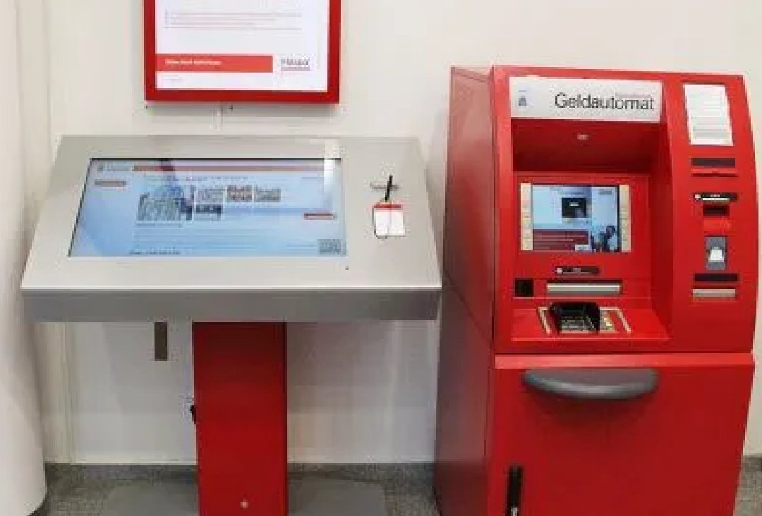 Immobilien suchen per Touch-Terminal in der Sparkasse