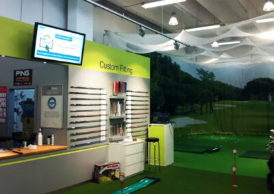 Empfangsmonitore von Digital Signage Anbietern der Komma,tec redaction für Golf House