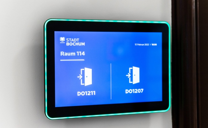 Digitales Türschild in Behörden, Ämtern und im Rathaus