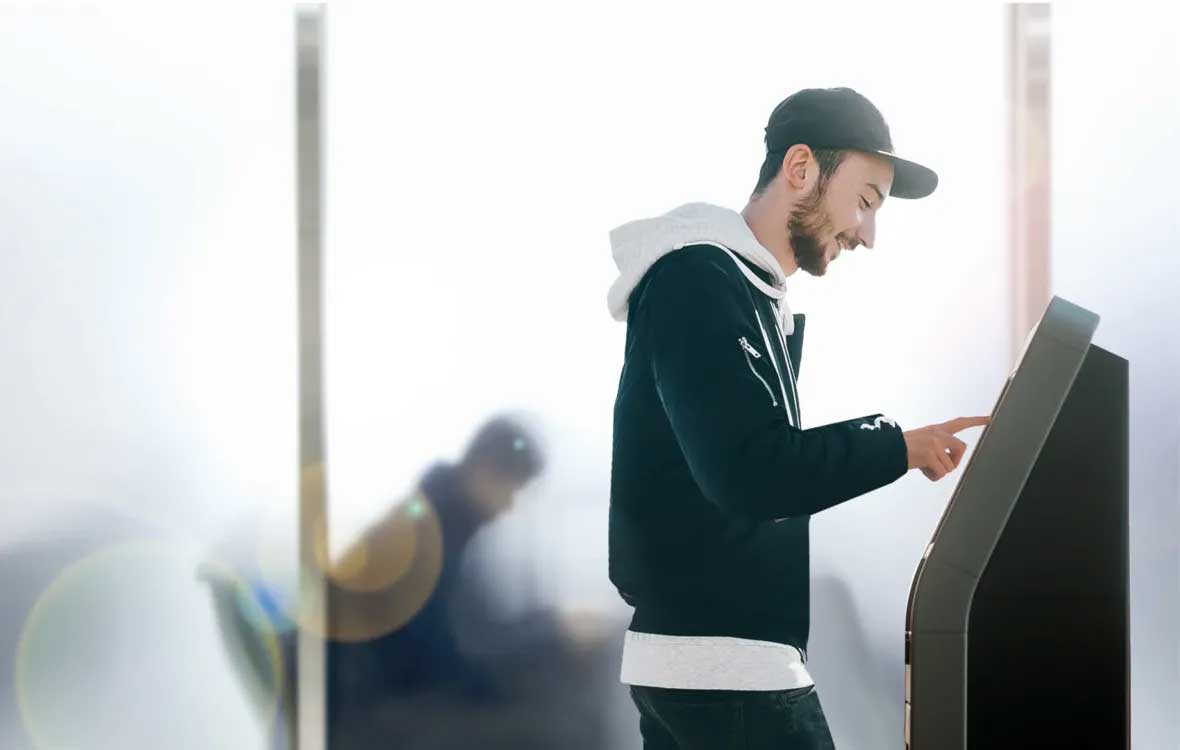 Mit einem Info-Terminal können sich Besucher eigenständig informieren
