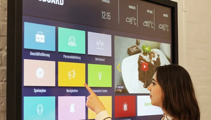 Ein Digitales Infoboard informiert Ihre Gäste und Team