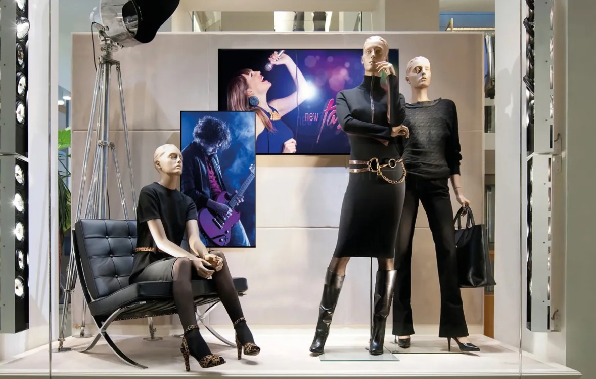 Schaufensterdisplays verstÀrken die Aufmerksamkeit von Passanten