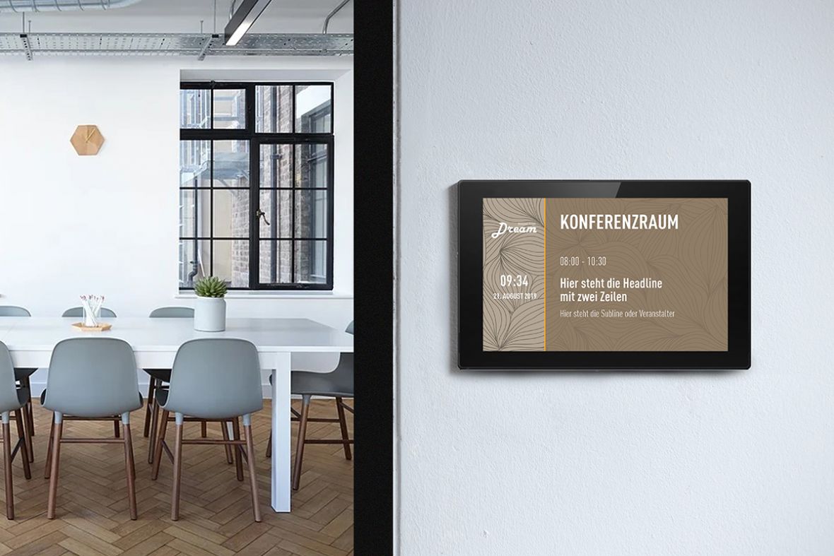 Die Inhalte der TĂŒrschilder lassen auf Ihre CI anpassen