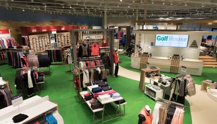 Videowall, Werbedisplays und Empfangsmonitore beim Golf House