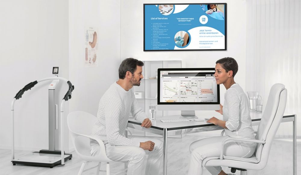 Begrüßen Sie Ihre Besucher und sorgen Sie für Orientierung mit digitalen Empfangsmonitoren.