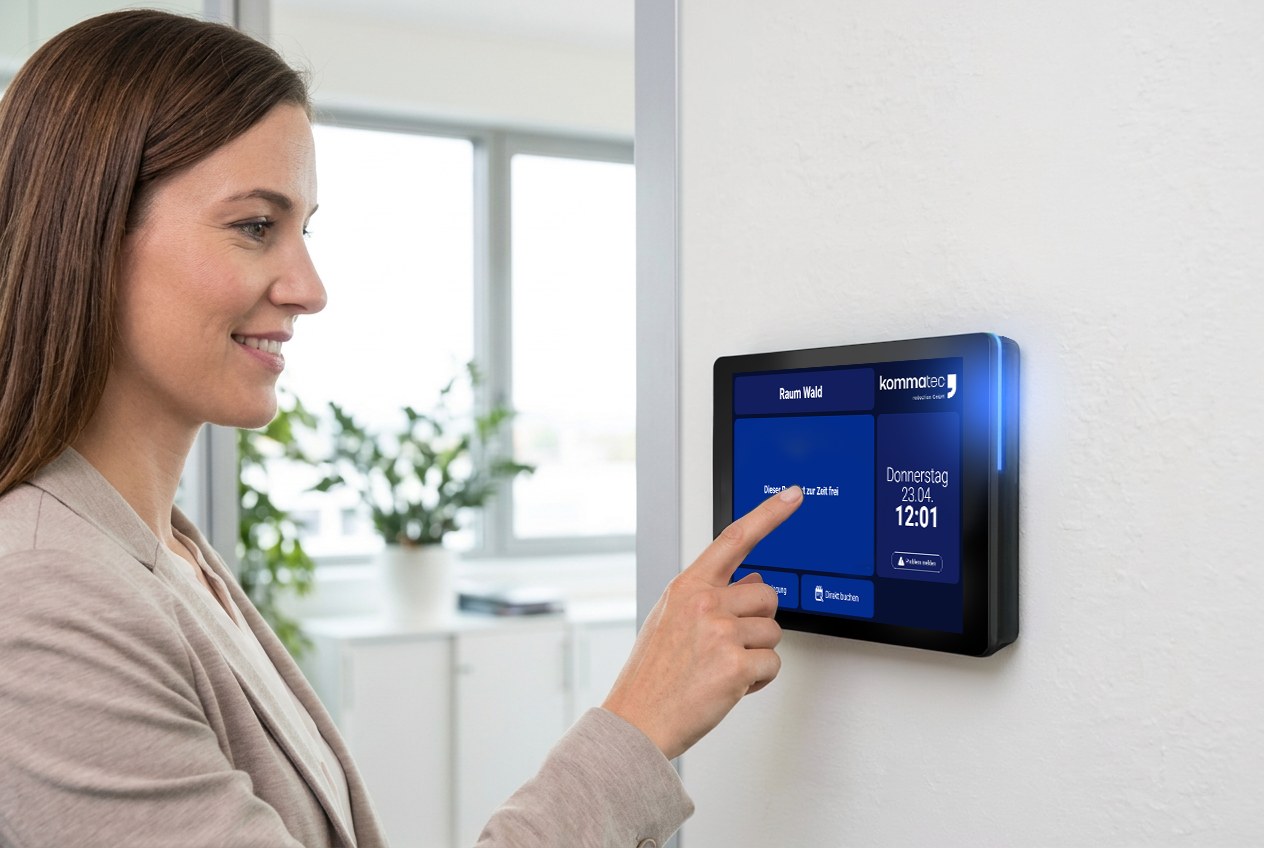 Digitale TЃrschilder - Hero Philips TЃrschild Bidirektional mit Frau vor weiбer Wand