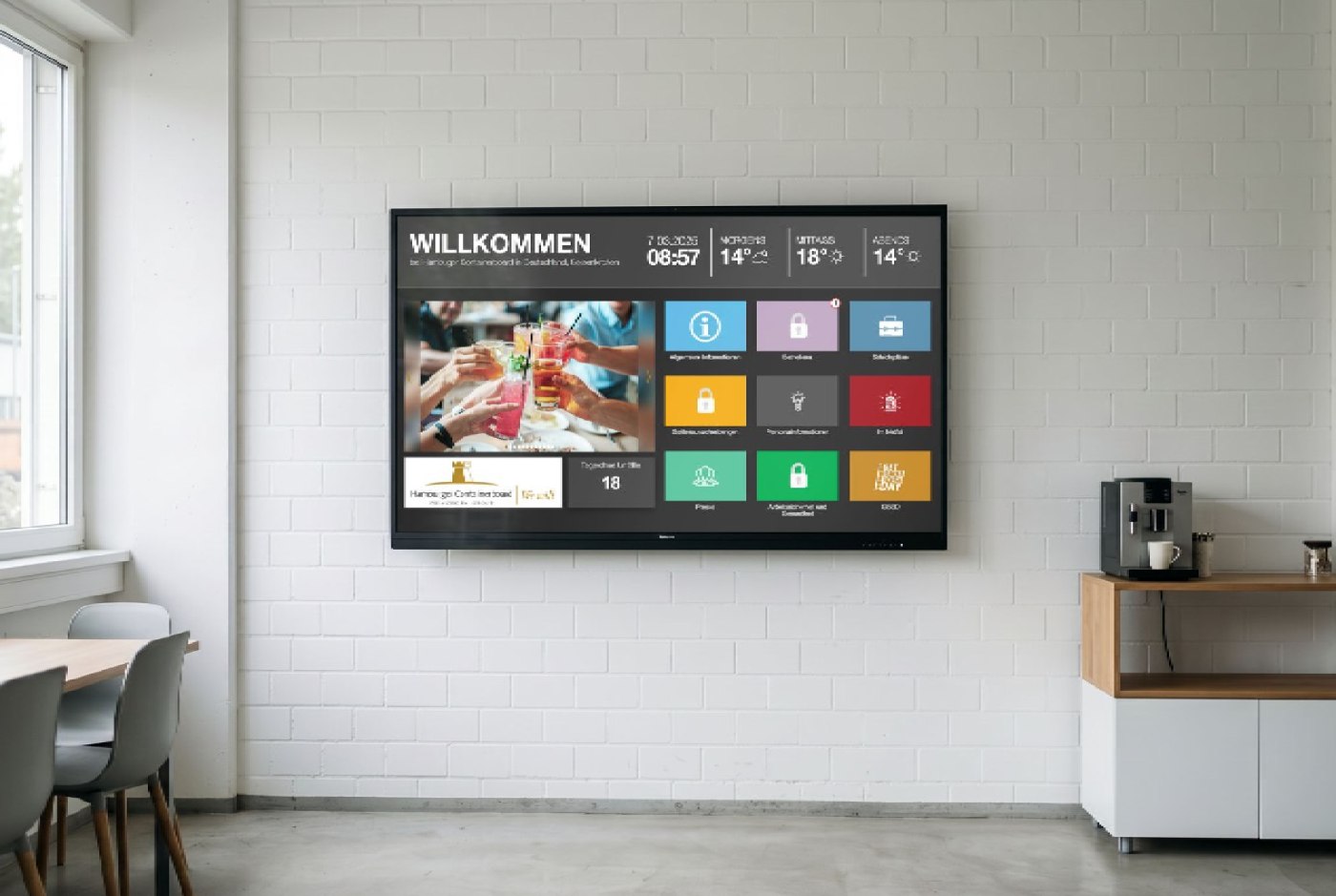 Digitales schwarzes Brett - Slider Digitales schwarzes Brett Hamburger Rieger vor weißer Wand