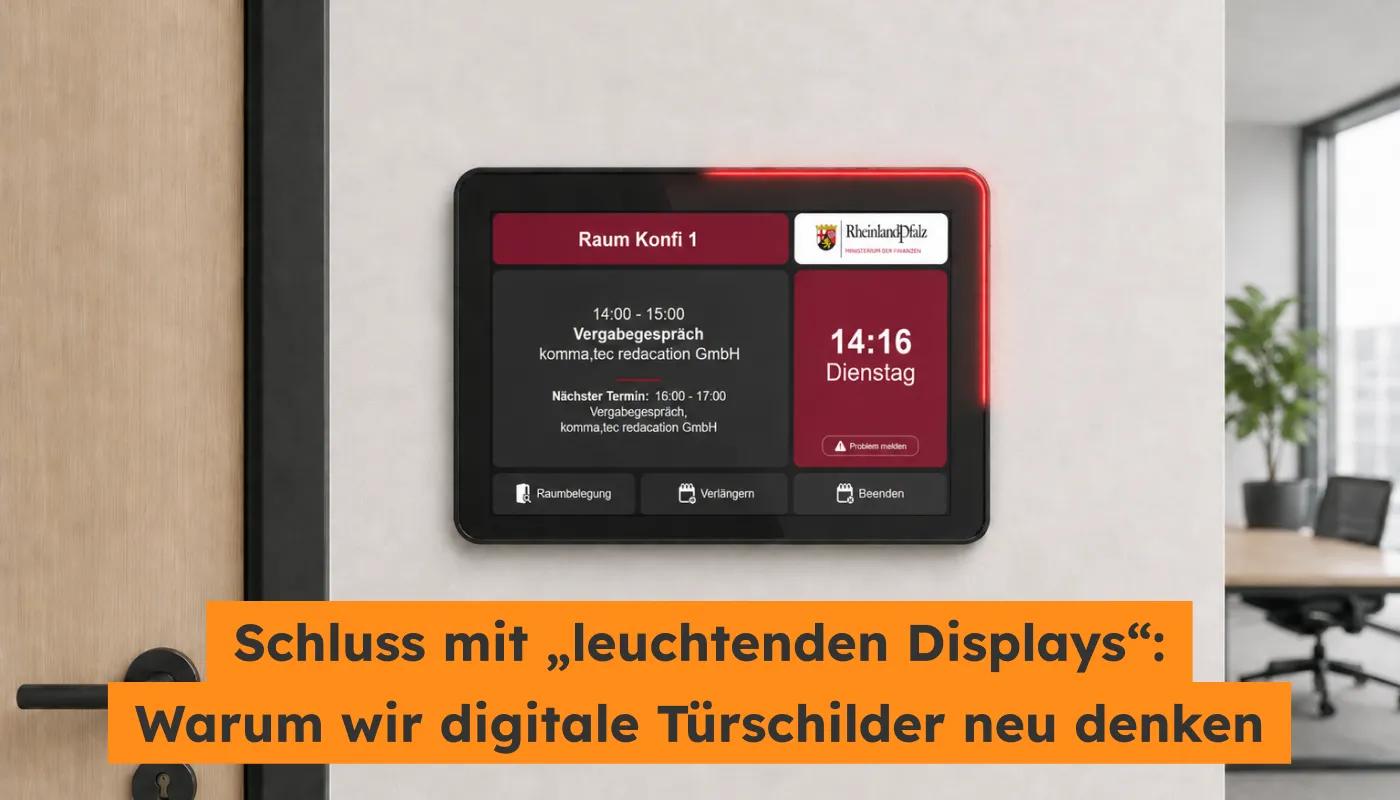 Ein Türschild mit einem roten Design an einer Wand.